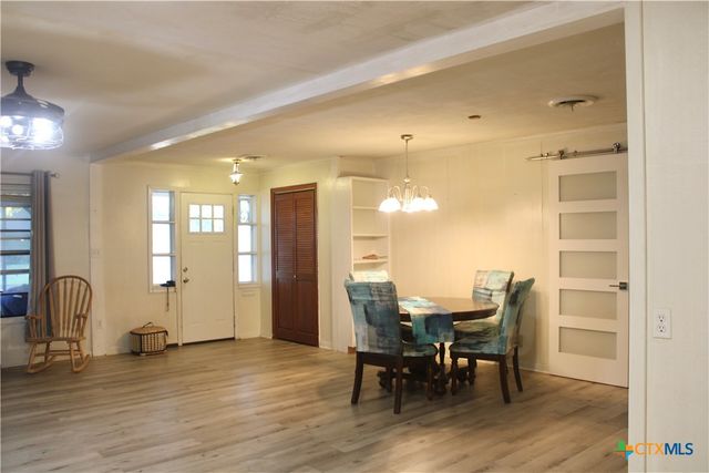 110 Crockett Street, Port Lavaca, TX 77979