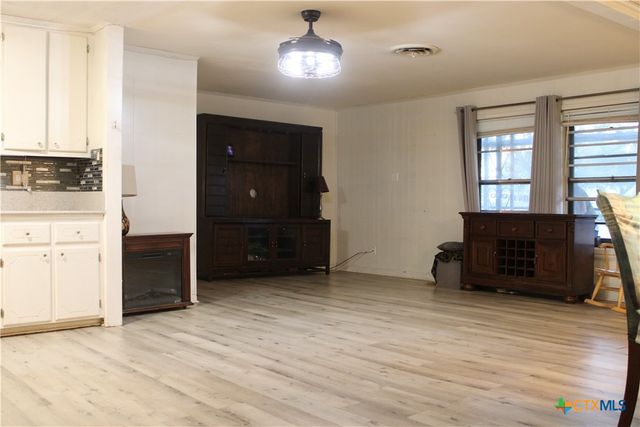 110 Crockett Street, Port Lavaca, TX 77979