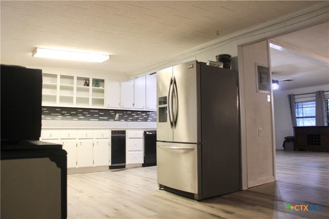 110 Crockett Street, Port Lavaca, TX 77979