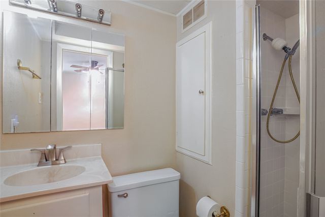1206 Farnham Court E, Irving, TX 75062