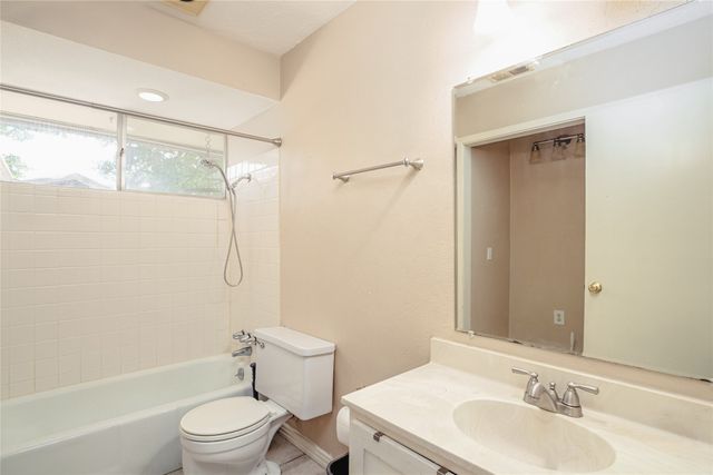 1206 Farnham Court E, Irving, TX 75062