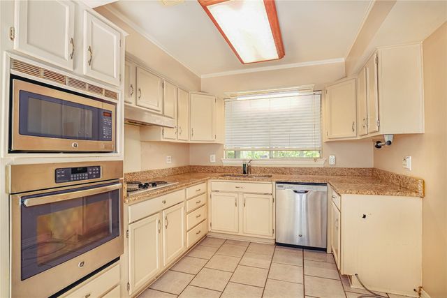1206 Farnham Court E, Irving, TX 75062