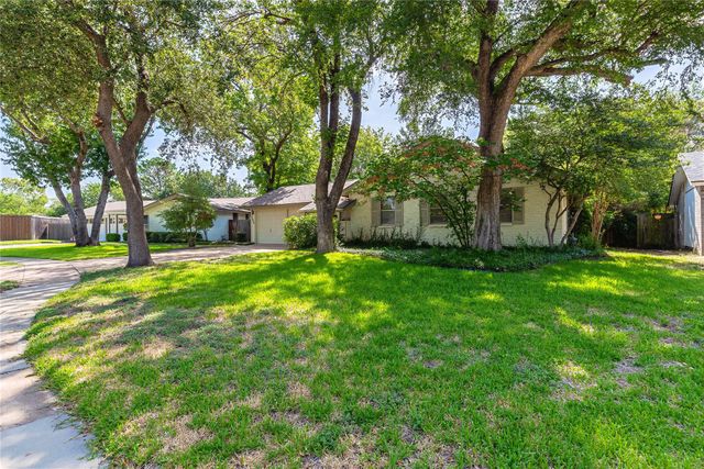 1206 Farnham Court E, Irving, TX 75062