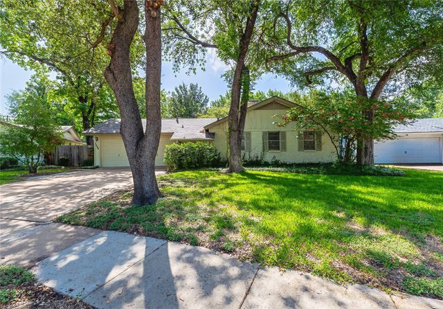 1206 Farnham Court E, Irving, TX 75062