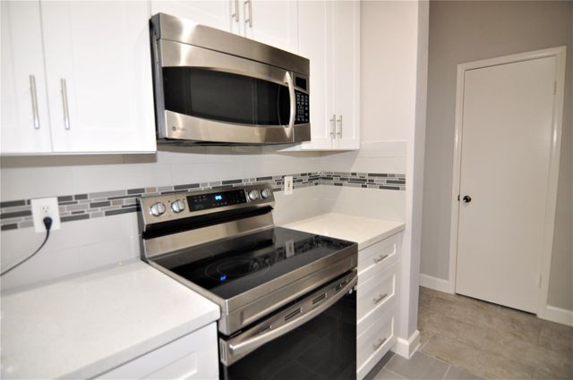 17481 Red Oak Drive 17481, Houston, TX 77090