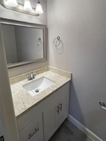 17481 Red Oak Drive 17481, Houston, TX 77090