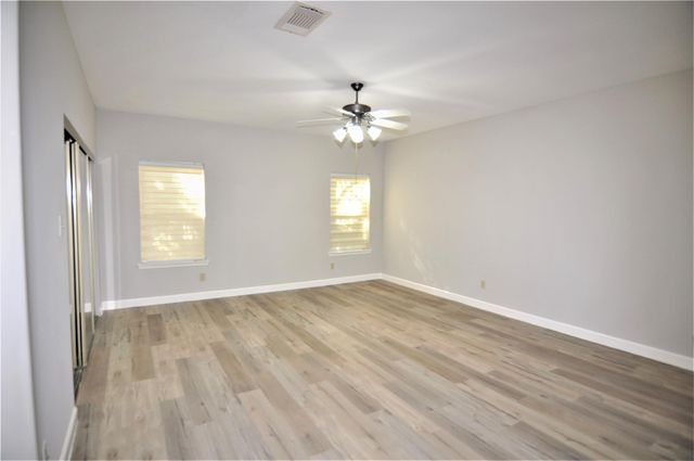17481 Red Oak Drive 17481, Houston, TX 77090