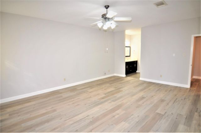 17481 Red Oak Drive 17481, Houston, TX 77090