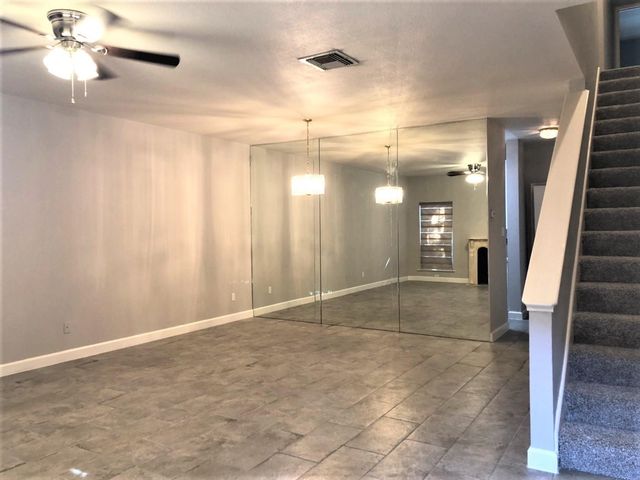 17481 Red Oak Drive 17481, Houston, TX 77090