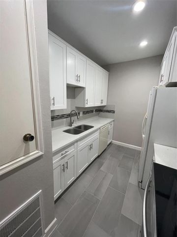 17481 Red Oak Drive 17481, Houston, TX 77090