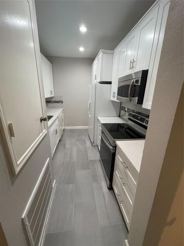 17481 Red Oak Drive 17481, Houston, TX 77090