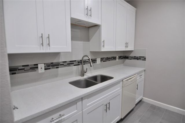 17481 Red Oak Drive 17481, Houston, TX 77090