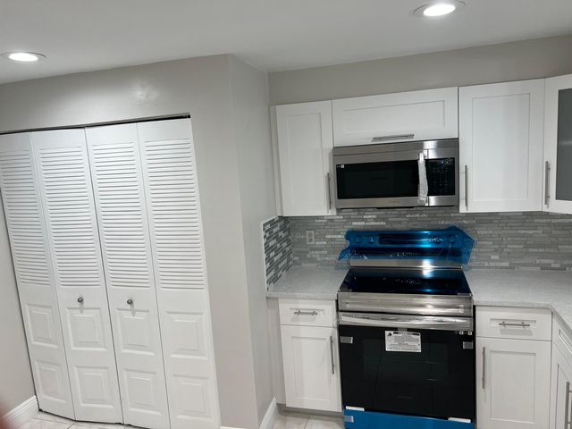 24 Abbey Lane 204, Delray Beach, FL 33446
