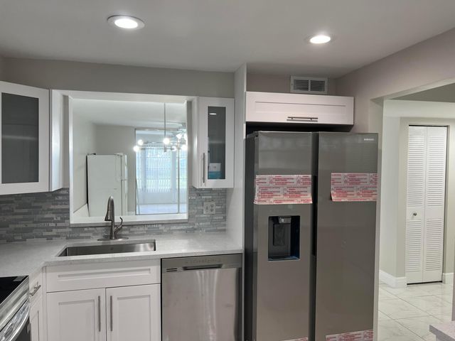 24 Abbey Lane 204, Delray Beach, FL 33446