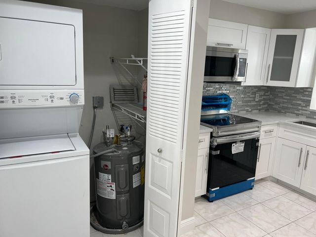 24 Abbey Lane 204, Delray Beach, FL 33446