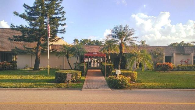 24 Abbey Lane 204, Delray Beach, FL 33446