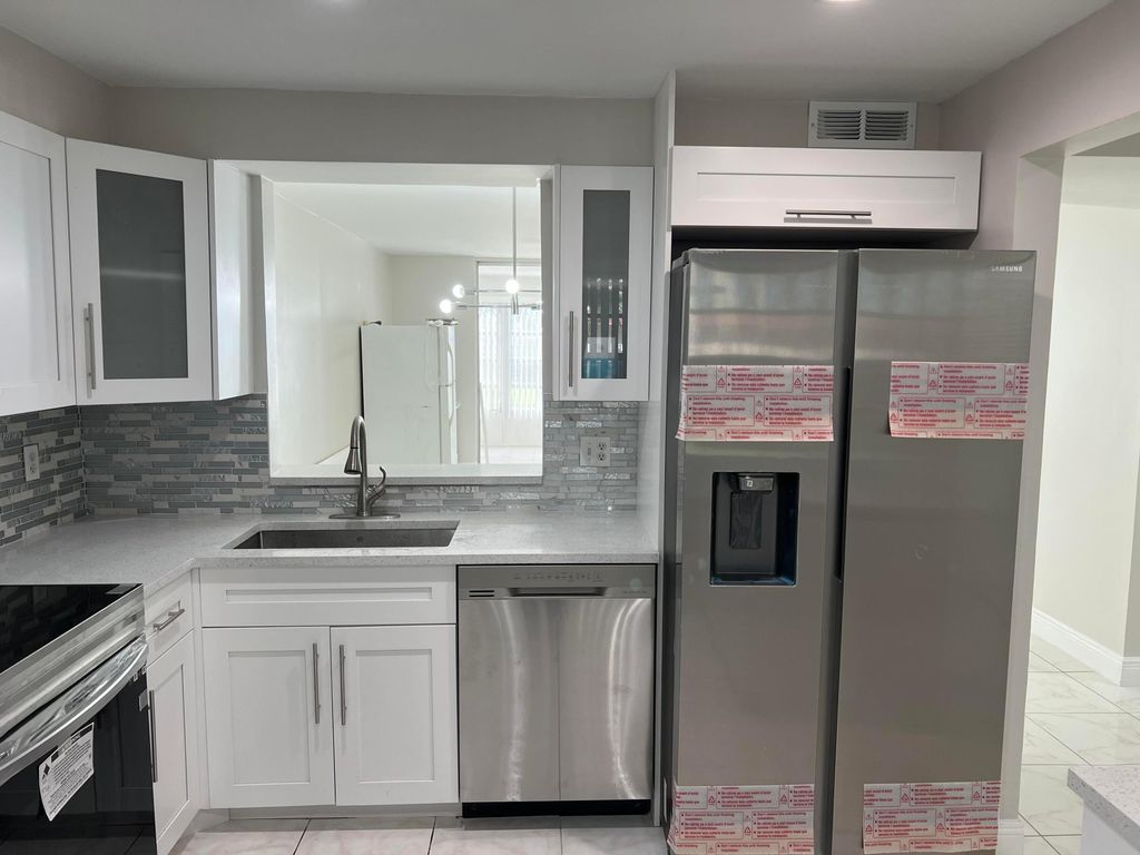 24 Abbey Lane 204, Delray Beach, FL 33446