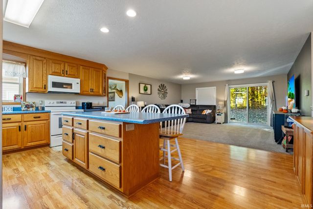 2142 S State Road 5 57, Pierceton, IN 46562