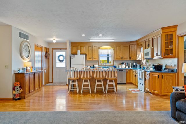 2142 S State Road 5 57, Pierceton, IN 46562