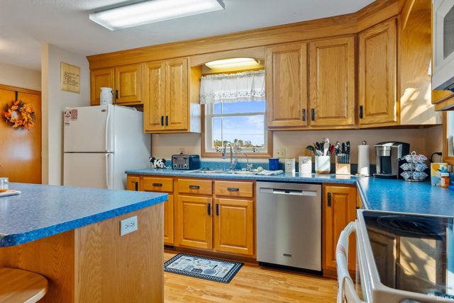 2142 S State Road 5 57, Pierceton, IN 46562