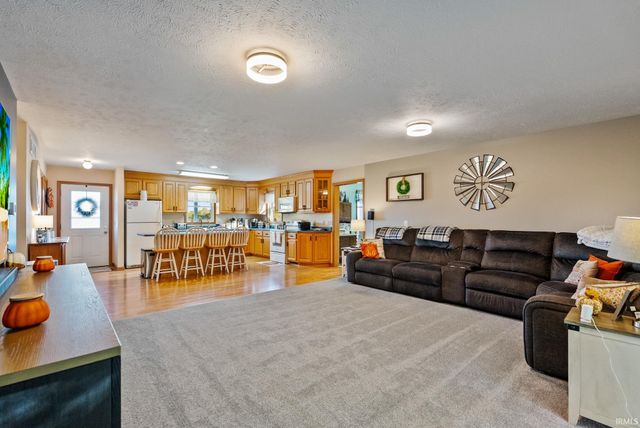 2142 S State Road 5 57, Pierceton, IN 46562