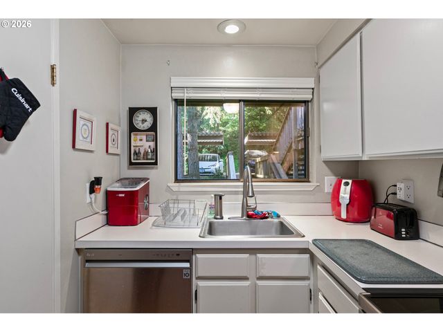 151 TREEHILL Loop, Eugene, OR 97405