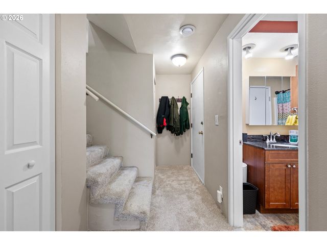 151 TREEHILL Loop, Eugene, OR 97405