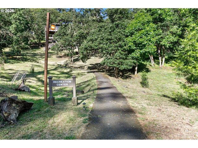 151 TREEHILL Loop, Eugene, OR 97405