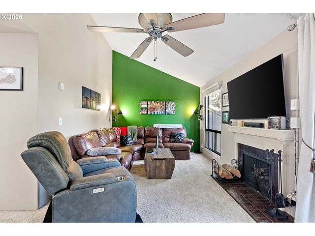 151 TREEHILL Loop, Eugene, OR 97405