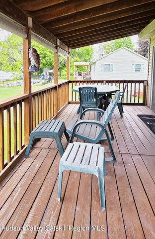 72 Magnolia Circle, Ravena, NY 12143