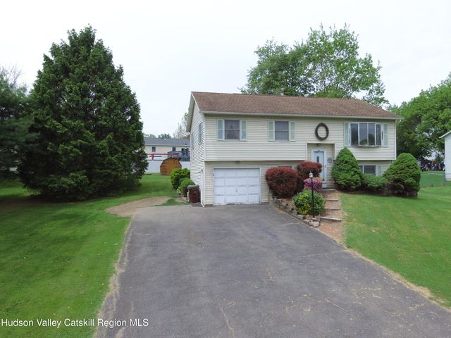 72 Magnolia Circle, Ravena, NY 12143