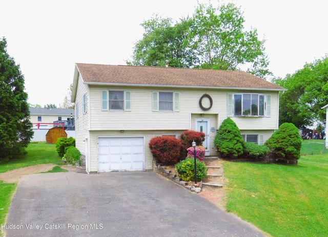 72 Magnolia Circle, Ravena, NY 12143
