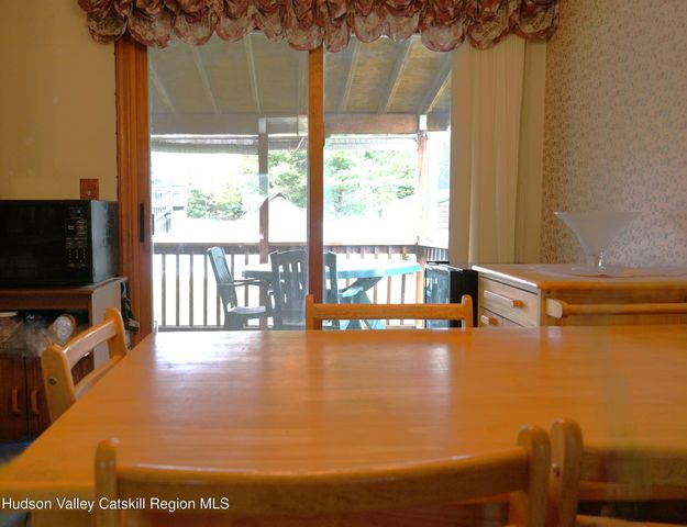 72 Magnolia Circle, Ravena, NY 12143
