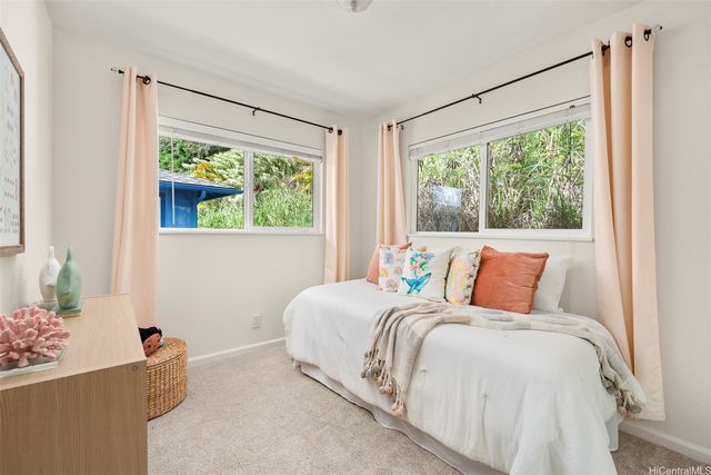 2266 Auhuhu Street, Pearl City, HI 96782