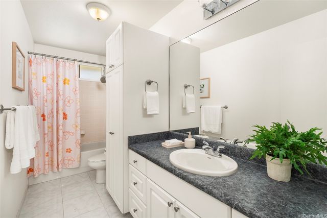 2266 Auhuhu Street, Pearl City, HI 96782