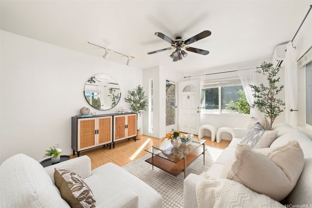 2266 Auhuhu Street, Pearl City, HI 96782