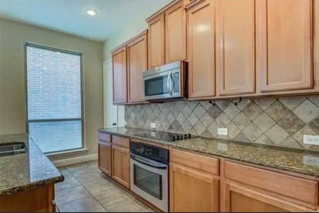 228 Wallington Way, Lewisville, TX 75067