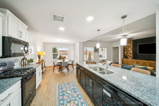 14321 S Harvard Place, Bixby, OK 74008