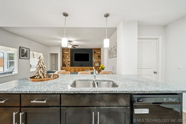 14321 S Harvard Place, Bixby, OK 74008