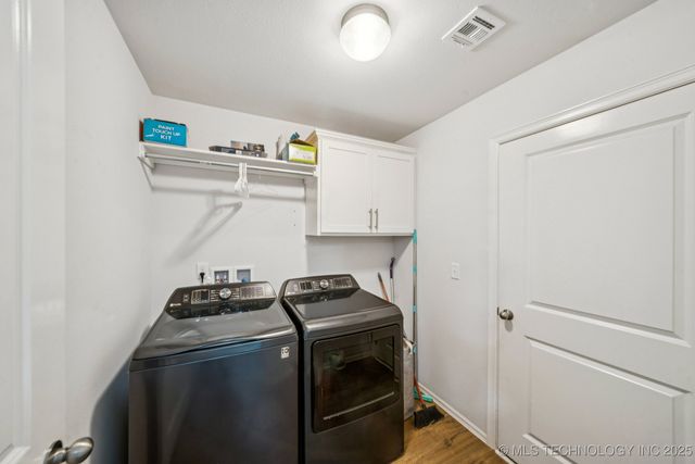 14321 S Harvard Place, Bixby, OK 74008