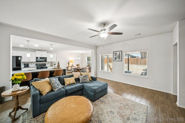 14321 S Harvard Place, Bixby, OK 74008