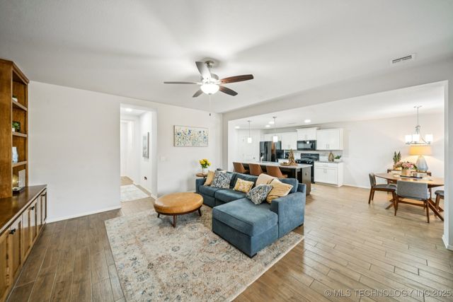 14321 S Harvard Place, Bixby, OK 74008