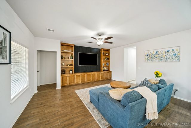 14321 S Harvard Place, Bixby, OK 74008