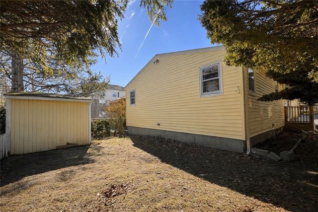 87 Pinehurst Avenue, Providence, RI 02908