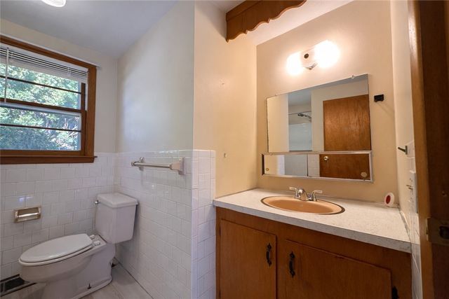 87 Pinehurst Avenue, Providence, RI 02908