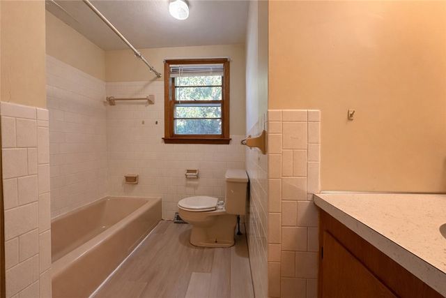 87 Pinehurst Avenue, Providence, RI 02908