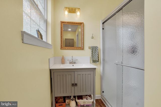 2236 BERNAYS DR, York, PA 17404