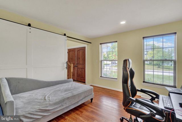 2236 BERNAYS DR, York, PA 17404