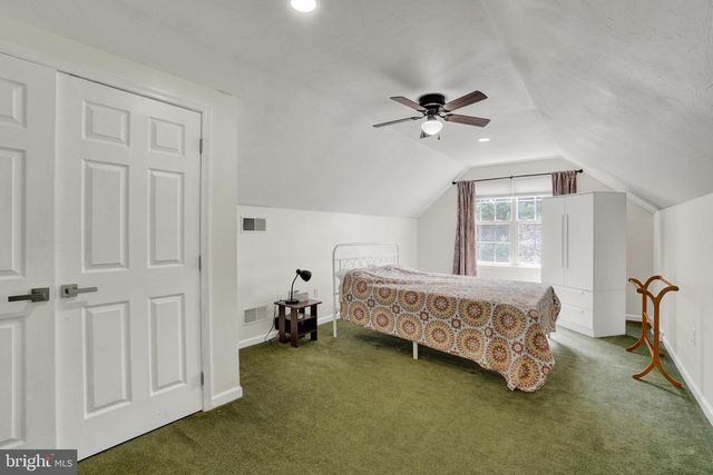 2236 BERNAYS DR, York, PA 17404