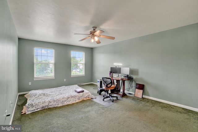 2236 BERNAYS DR, York, PA 17404